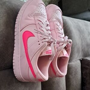 Nike Women's Sneakers in Pink and Hot Pink